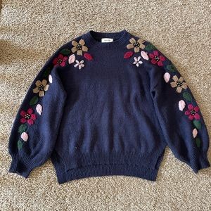 Kayla’s Armoire sweater size M/L